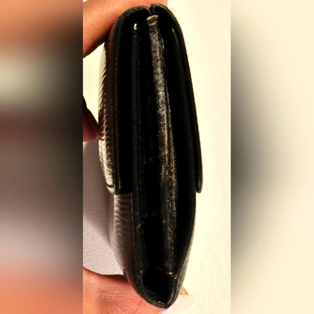 Authentic LV Black ⚫️ Epi Wallet